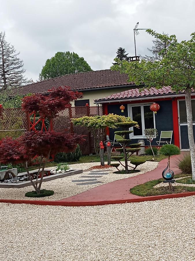 Une Pause Quelque Part Avec Recharge Pour Voiture Electrique Saint-Medard-de-Guizieres 외부 사진